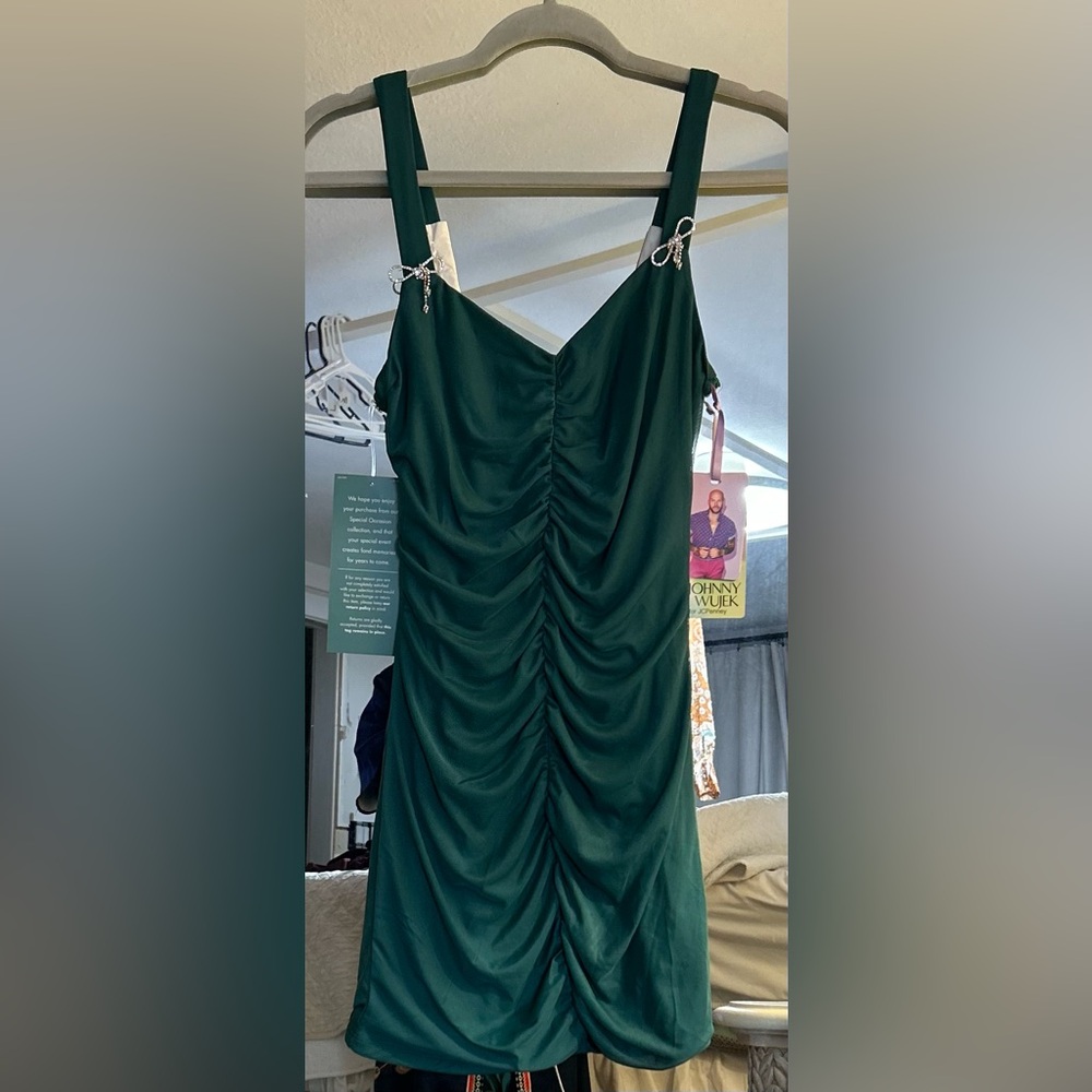 NEW Johnny Wujek Green Bodycon Mini Formal Juniors Dress M $79 - Picture 1 of 3